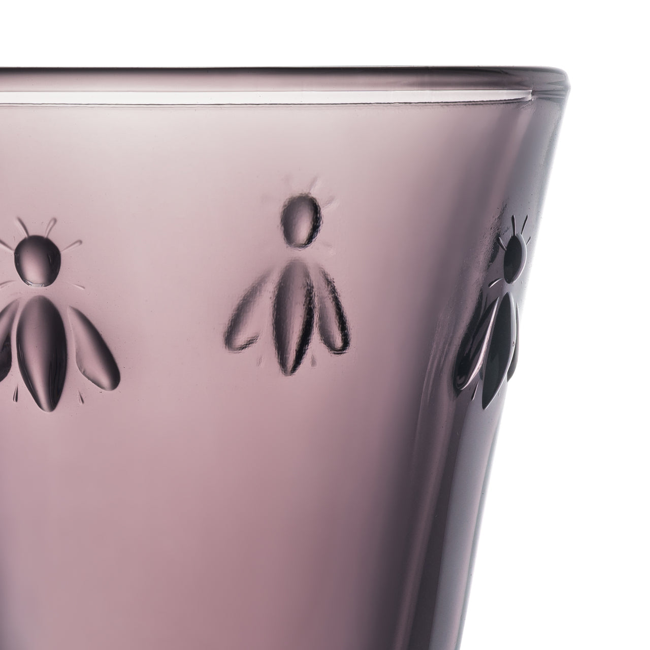 Taza de berenjena y abeja