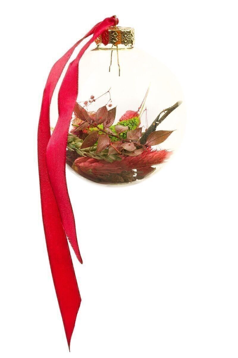 Boule de Noël avec fleurs séchées