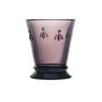 Taza de berenjena y abeja