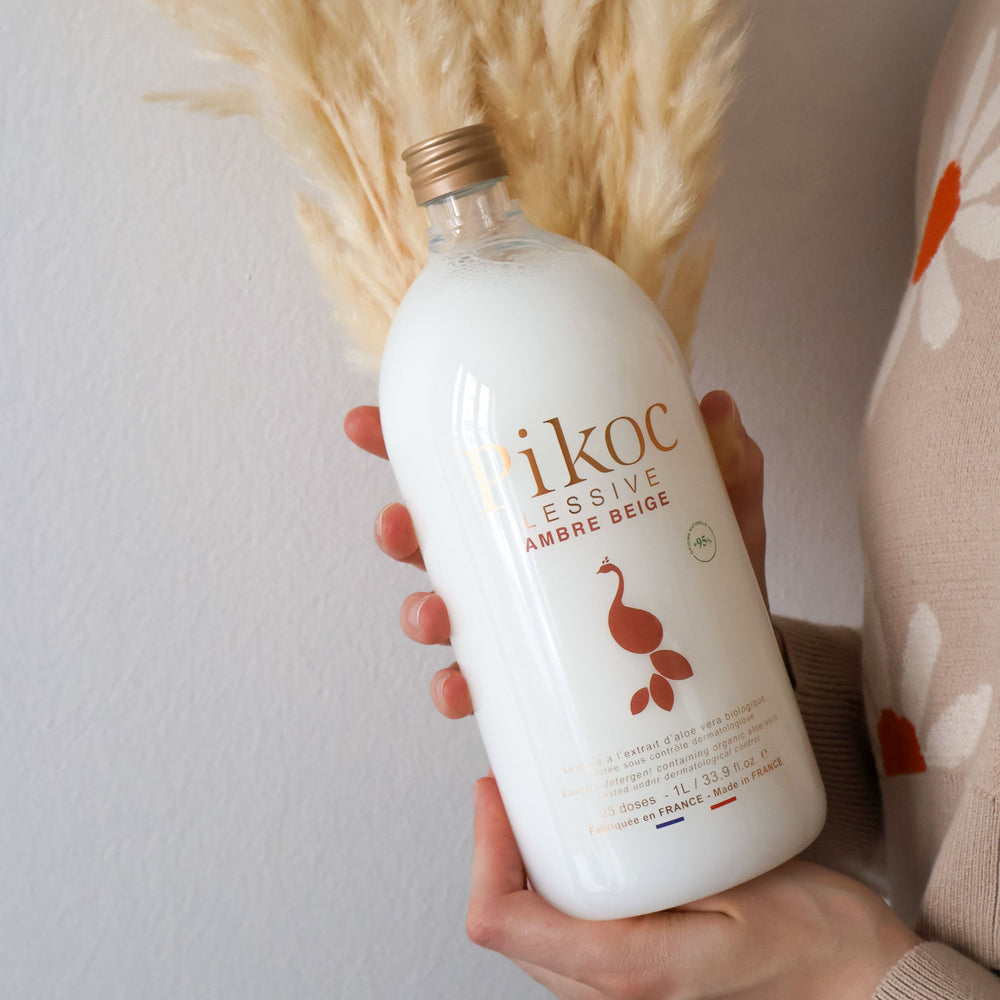 Detergente para ropa color beige ámbar