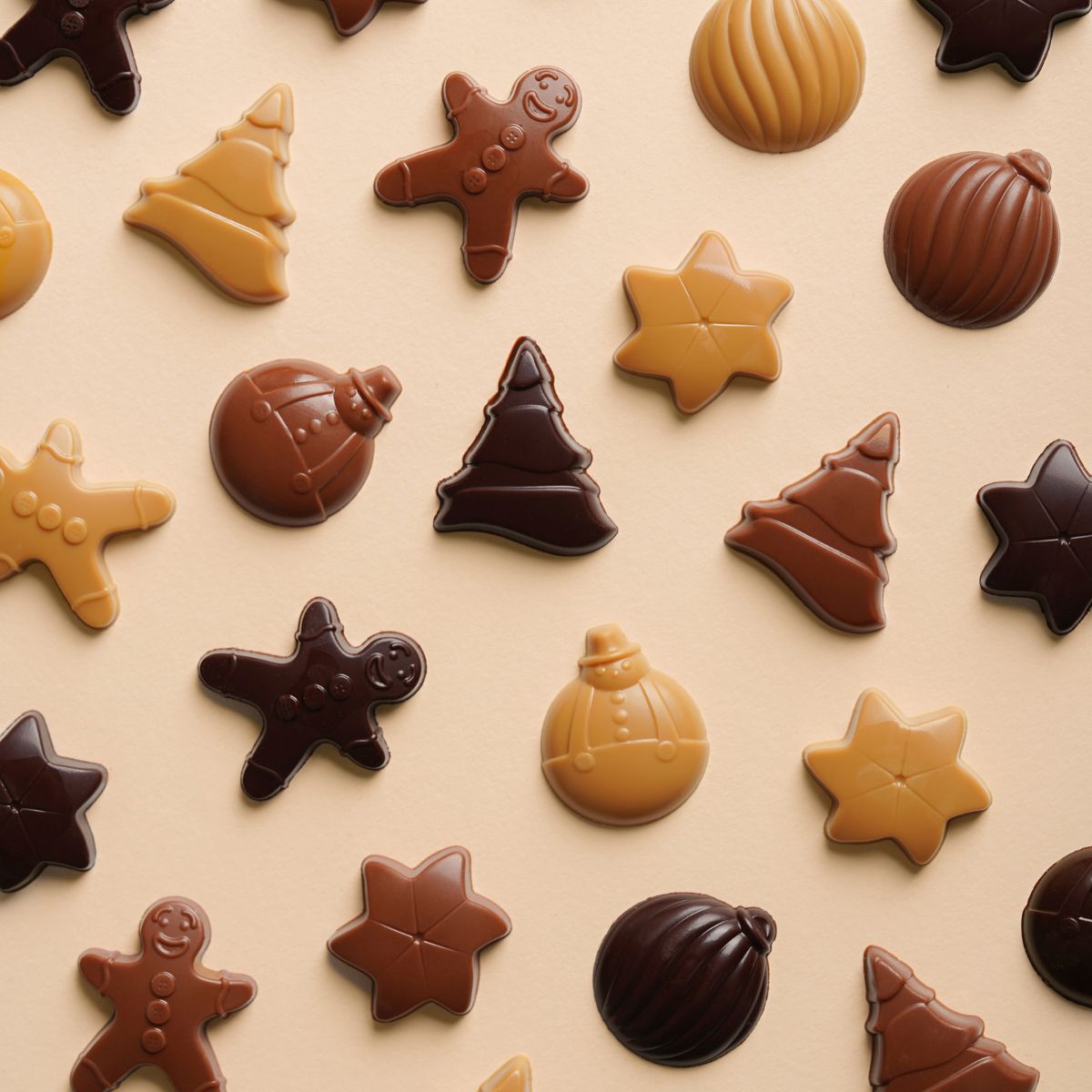 Chocolats de Noël Valrhona en forme de sapins, étoiles et bonshommes de neige