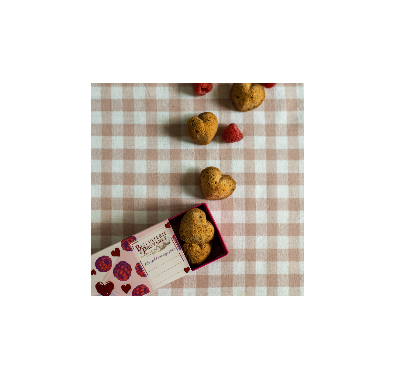 Corazones de macarrón de almendra y frambuesa 