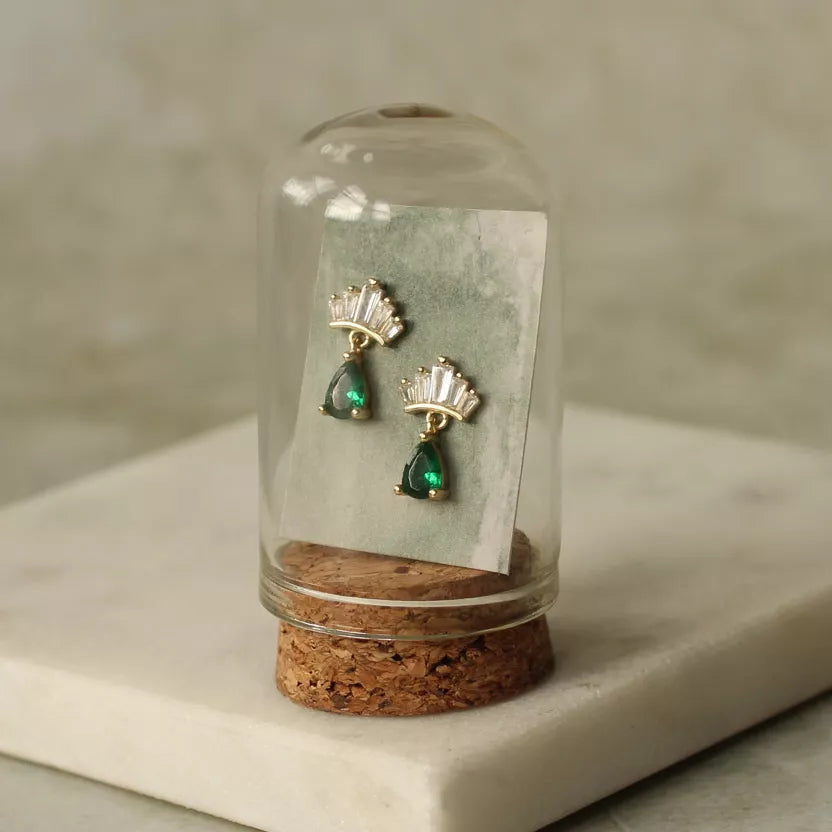 Boucles d'oreilles puces émeraude couronne