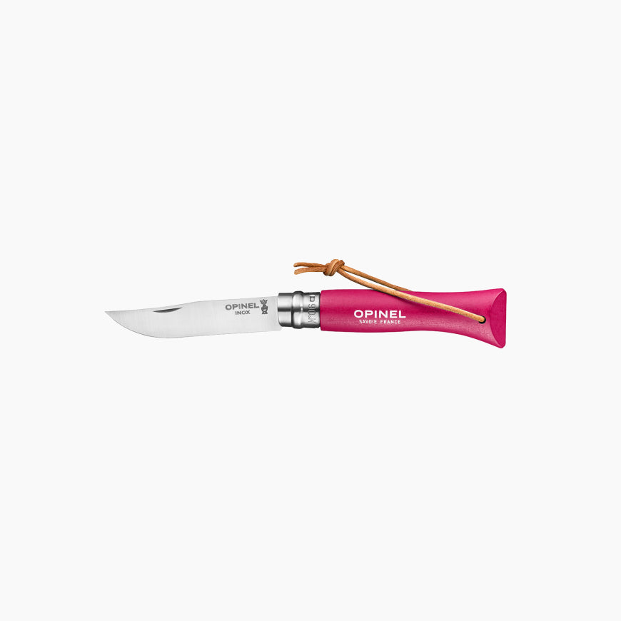 opinel couteau 6 Ce couteau pliant de petite taille est doté d'un manche framboise qui donnera du pep's à vos pique-niques et autre usage du quotidien.