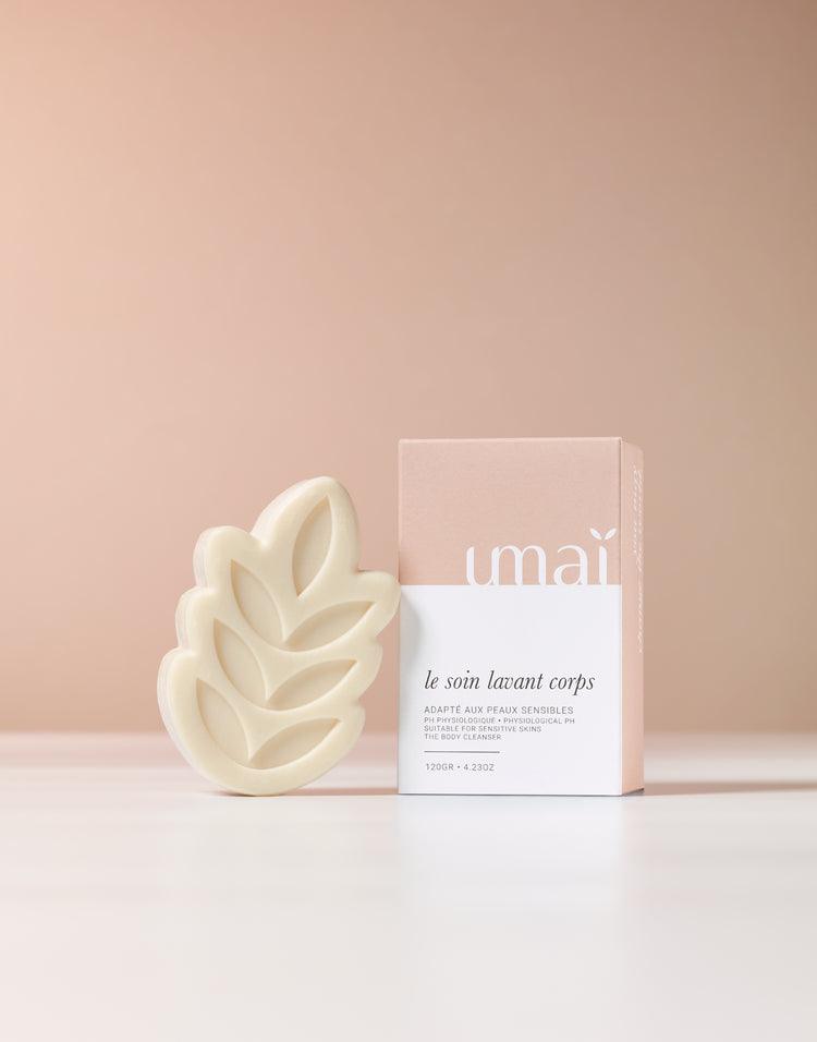 pain dermatologique. Contrairement au savon qui est fabriqué à partir de soude, il possède un pH proche de celui de la peau