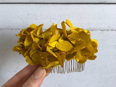 Comb in Dried and Preserved Flowers - Curry Yellow