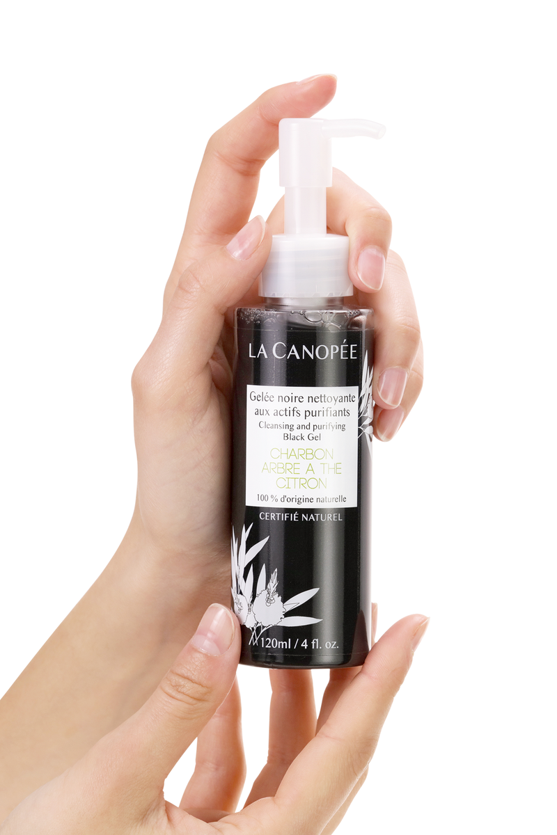 Black cleansing jelly with purifying active ingredients