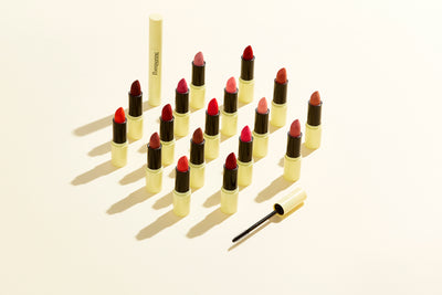 Natural semi-matte moisturizing lipstick Fuchsia